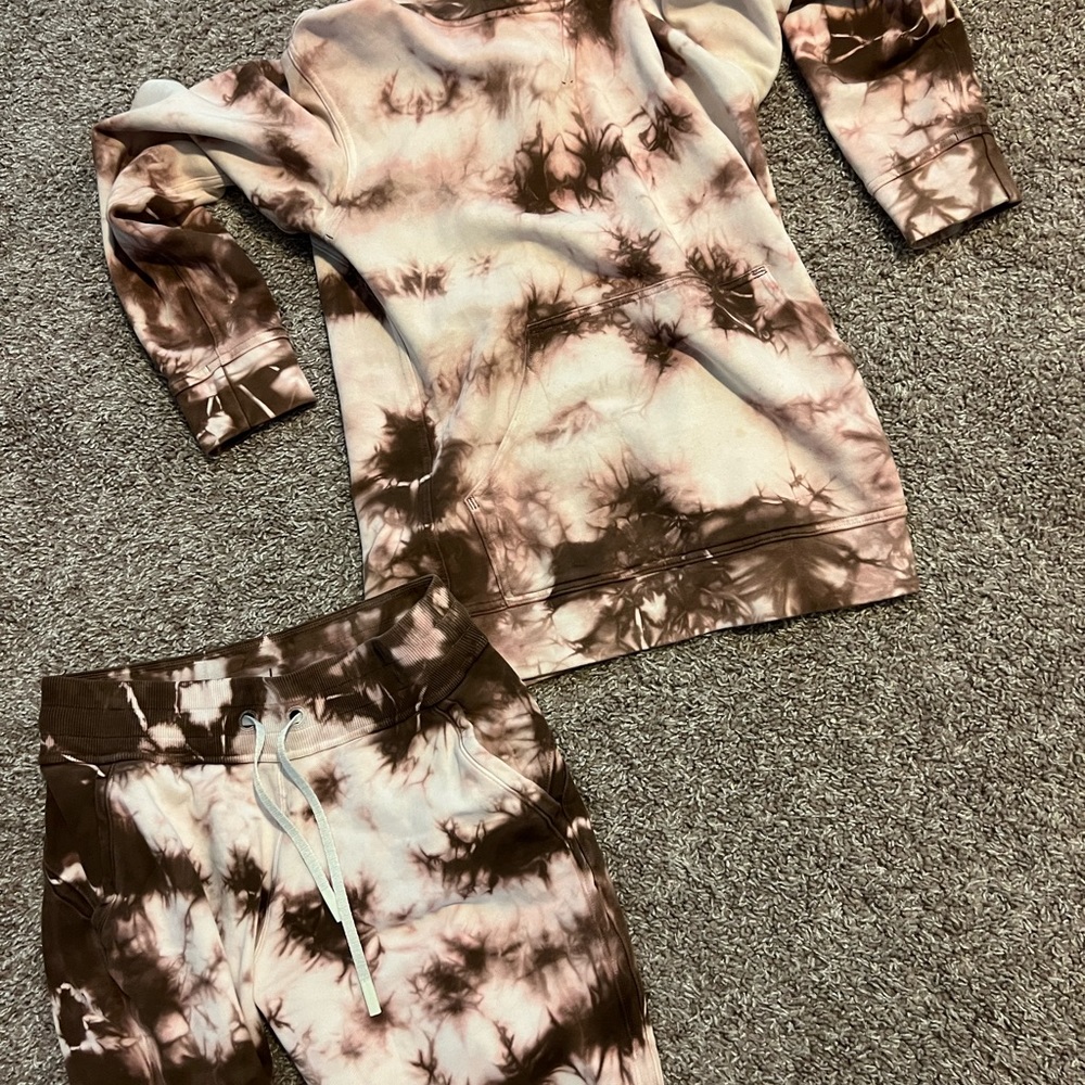 Lulu lemon tie die sweatsuit. Size small in top & bottom.